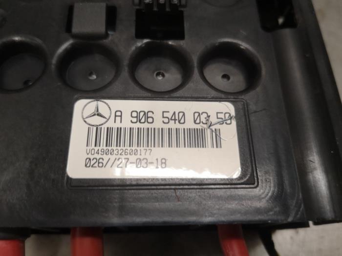 Porte fusible d'un Mercedes-Benz Sprinter 3,5t (906.63) 316 CDI 16V 2018