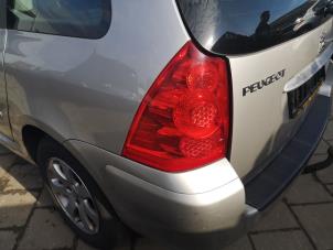 Gebrauchte Rücklicht links Peugeot 307 SW (3H) 1.6 16V Preis auf Anfrage angeboten von Bongers Auto-Onderdelen Zeeland