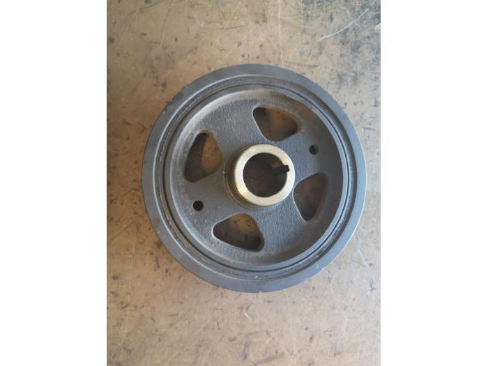 Crankshaft pulley from a Toyota Prius (ZVW3) 1.8 16V Plug-in 2015