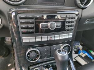 Usados Radio Mercedes SLK (R172) 1.8 200 16V BlueEFFICIENCY Precio de solicitud ofrecido por Bongers Auto-Onderdelen Zeeland