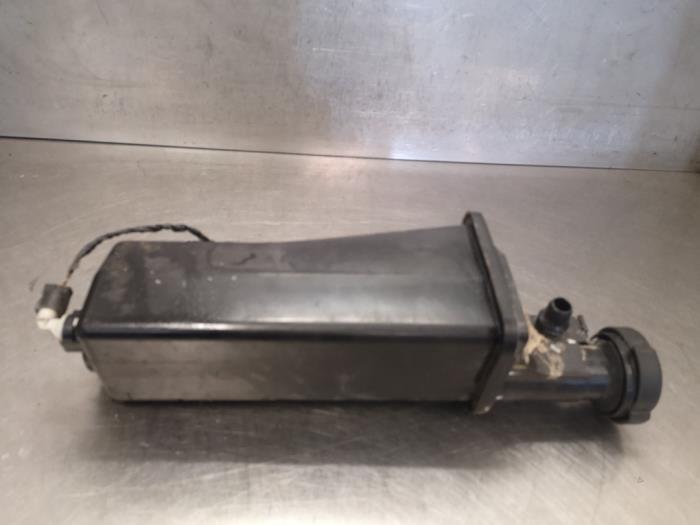 Expansion vessel from a BMW 3 serie (E46/4) 316i 2000