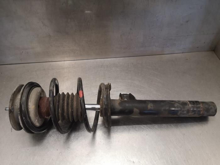Front shock absorber rod, left from a BMW 3 serie (E46/4) 316i 2000