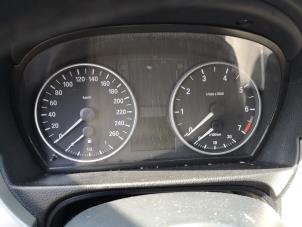Used Odometer KM BMW 3 serie (E90) 318i 16V Price on request offered by Bongers Auto-Onderdelen Zeeland