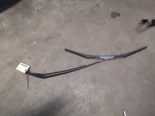 Used Front wiper arm Toyota RAV4 (A4) Price on request offered by Bongers Auto-Onderdelen Zeeland