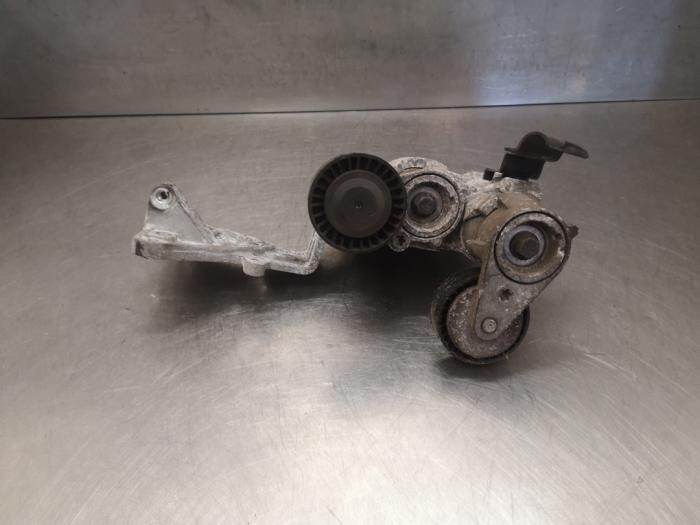 Usados Tensor correa múltiple Volvo C30 (EK/MK) 2.0 D4 20V Precio de solicitud ofrecido por Bongers Auto-Onderdelen Zeeland
