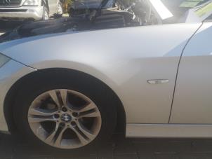 Used Front wing, left BMW 3 serie (E90) 318i 16V Price on request offered by Bongers Auto-Onderdelen Zeeland