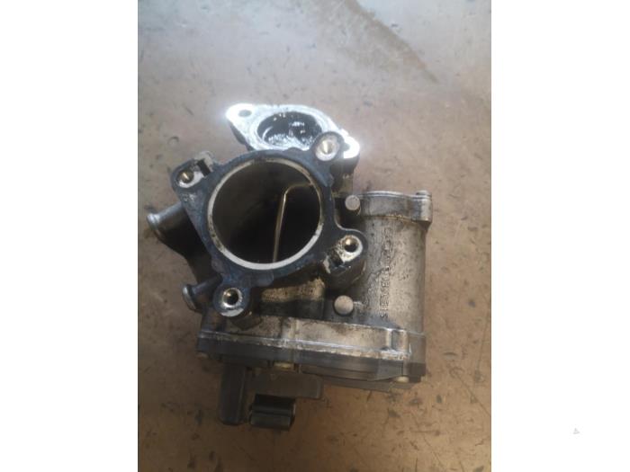EGR valve from a Renault Master IV (MA/MB/MC/MD/MH/MF/MG/MH) 2.3 dCi 16V 2012
