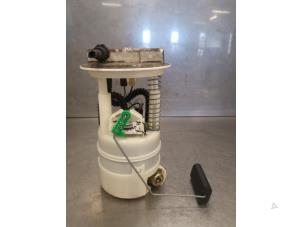 Used Electric fuel pump Renault Clio III (BR/CR) 1.2 16V 65 Price on request offered by Bongers Auto-Onderdelen Zeeland