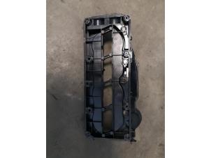 Ventildeckel van een Audi A4 Avant (B8) 2.0 TDI 16V 2010