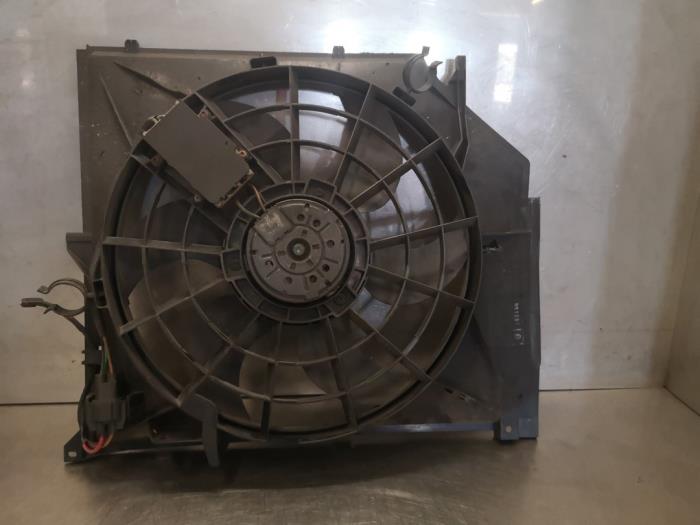 Cooling fans from a BMW 3 serie (E46/4) 316i 1999