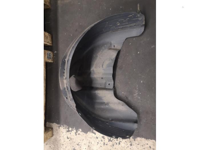 Wheel arch liner from a Volkswagen CrossPolo (9N3) 1.2 12V 2007
