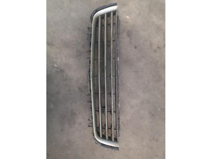 Begagnade Grill Opel Astra Pris på förfrågan erbjuds av Bongers Auto-Onderdelen Zeeland