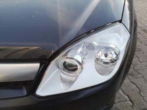 Używane Reflektor lewy Opel Tigra Twin Top 1.4 16V Cena na żądanie oferowane przez Bongers Auto-Onderdelen Zeeland