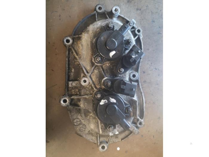 Timing cover from a Mercedes-Benz ML II (164/4JG) 3.5 350 4-Matic V6 24V 2006