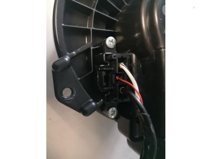 Motor de ventilador de calefactor de un Toyota Yaris III (P13) 1.5 16V Hybrid 2018