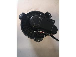 Usados Motor de ventilador de calefactor Toyota Yaris III (P13) 1.5 16V Hybrid Precio de solicitud ofrecido por Bongers Auto-Onderdelen Zeeland