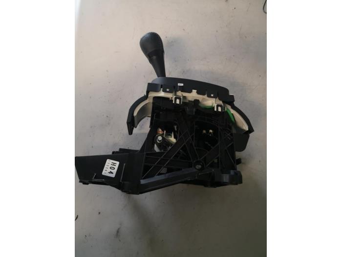 Automatic gear selector from a Toyota Yaris III (P13) 1.5 16V Hybrid 2018
