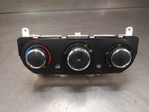 Usados Panel de control de aire acondicionado Renault Captur (2R) 0.9 Energy TCE 12V Precio de solicitud ofrecido por Bongers Auto-Onderdelen Zeeland