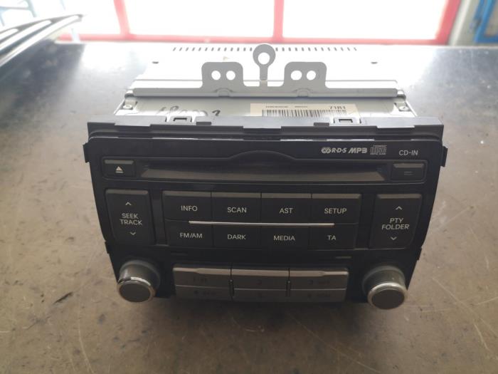 Radio van een Hyundai i20 1.2i 16V 2012