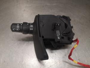 Used Indicator switch Renault Clio III (BR/CR) 1.2 16V 65 Price on request offered by Bongers Auto-Onderdelen Zeeland