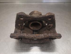 Used Front brake calliper, left Renault Clio III (BR/CR) 1.2 16V 65 Price on request offered by Bongers Auto-Onderdelen Zeeland