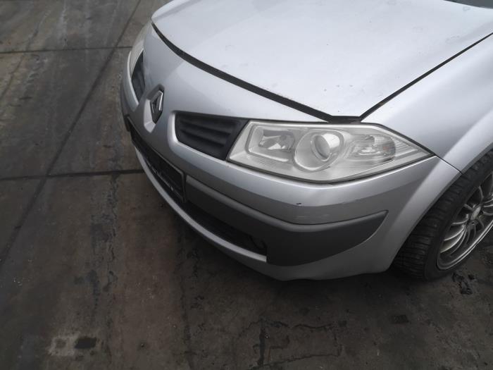 Front bumper from a Renault Megane II (BM/CM) 1.9 dCi 130 2007