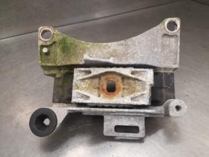Used Gearbox mount Renault Scénic III (JZ) 2.0 dCi 16V Autom. Price on request offered by Bongers Auto-Onderdelen Zeeland