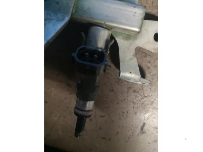 Injektor (Benzineinspritzung) van een Renault Clio IV Estate/Grandtour (7R) 0.9 Energy TCE 12V 2016