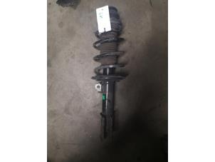 Used Front shock absorber rod, left Toyota Yaris III (P13) 1.5 16V Hybrid Price on request offered by Bongers Auto-Onderdelen Zeeland
