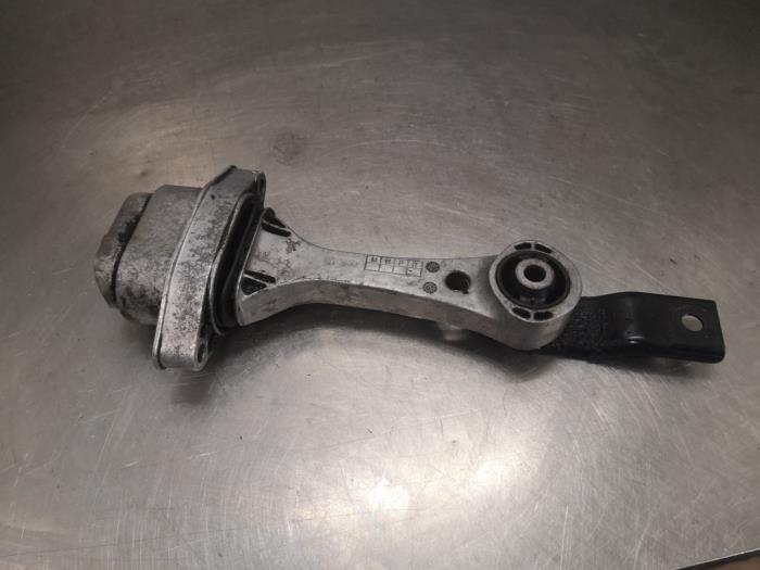 Used Engine mount Volkswagen Beetle Price on request offered by Bongers Auto-Onderdelen Zeeland