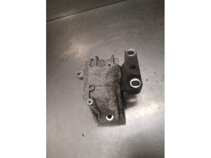 Used Engine mount Volkswagen Golf Plus (5M1/1KP) 1.9 TDI 90 Price on request offered by Bongers Auto-Onderdelen Zeeland