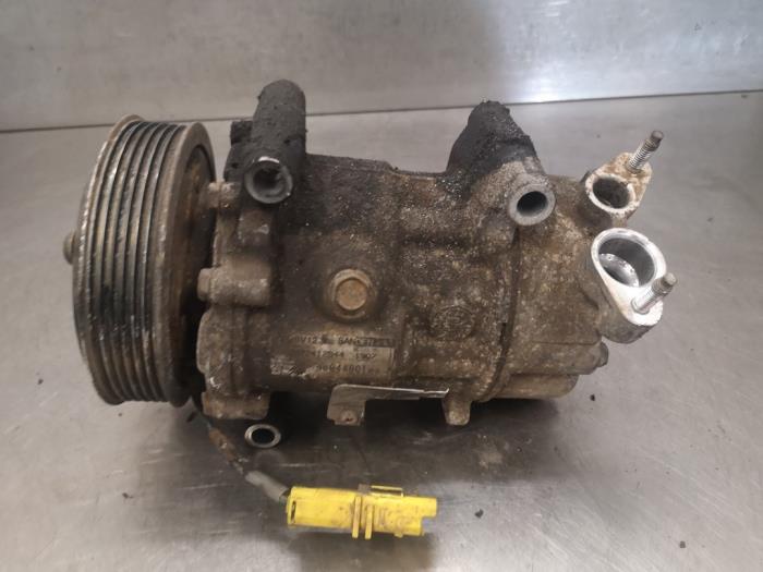 Air conditioning pump from a Peugeot 206+ (2L/M) 1.4 HDi 2009