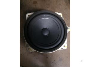 Used Speaker Kia Carens IV (RP) 1.7 CRDi 16V Price on request offered by Bongers Auto-Onderdelen Zeeland