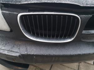 Used Grille BMW 1 serie (E87/87N) 118d 16V Price on request offered by Bongers Auto-Onderdelen Zeeland