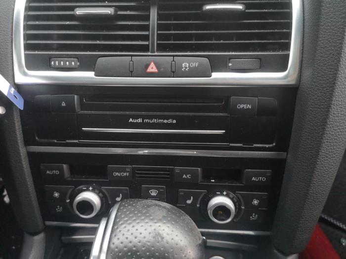 Używane Radio Audi Q7 (4LB) 3.0 TDI V6 24V Clean Diesel Cena na żądanie oferowane przez Bongers Auto-Onderdelen Zeeland