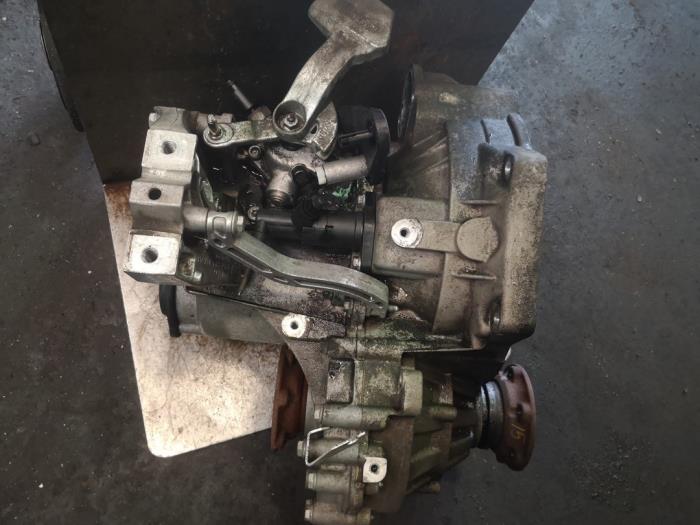 Gearbox Volkswagen Caddy III 1.9 TDI BLS JCS