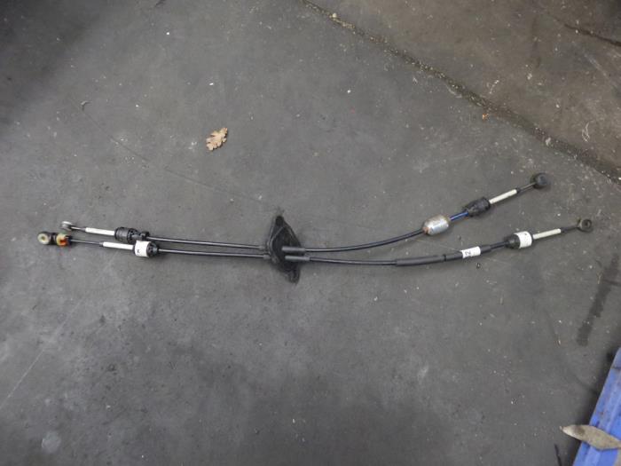 Gearbox shift cable from a Renault Master IV (MA/MB/MC/MD/MH/MF/MG/MH) 2.3 dCi 16V 2011