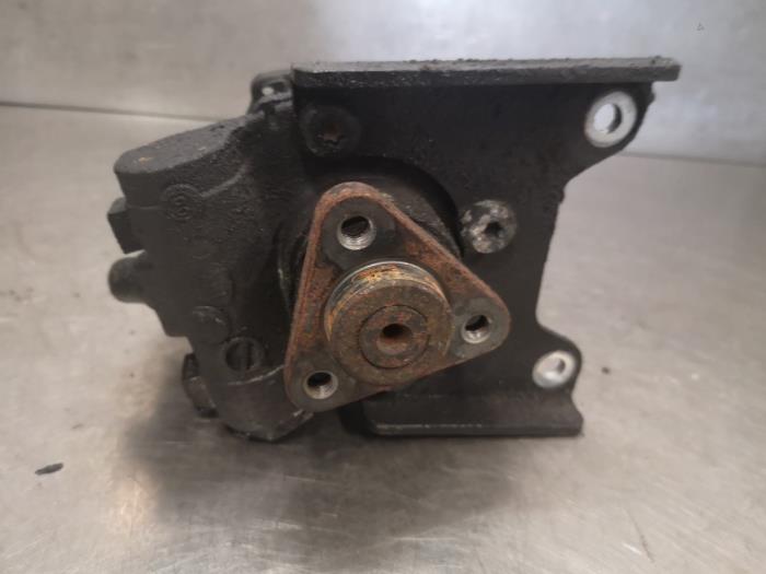 Usagé Pompe de direction BMW 5 serie Touring (E39) 520i 24V Prix sur demande proposé par Bongers Auto-Onderdelen Zeeland