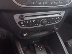 Gebrauchte Radio Renault Megane III Grandtour (KZ) 1.4 16V TCe 130 Preis auf Anfrage angeboten von Bongers Auto-Onderdelen Zeeland