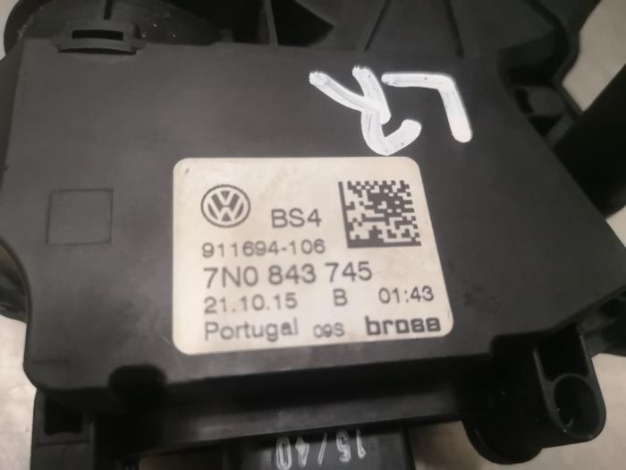 Mécanique de verrouillage porte coulissante gauche d'un Volkswagen Sharan (7N) 2.0 TDI 16V 2016