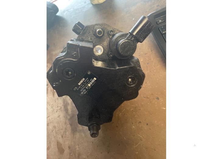 Begagnade Dieselpump BMW 3 serie (E46/4) 318d 16V Pris på förfrågan erbjuds av Bongers Auto-Onderdelen Zeeland