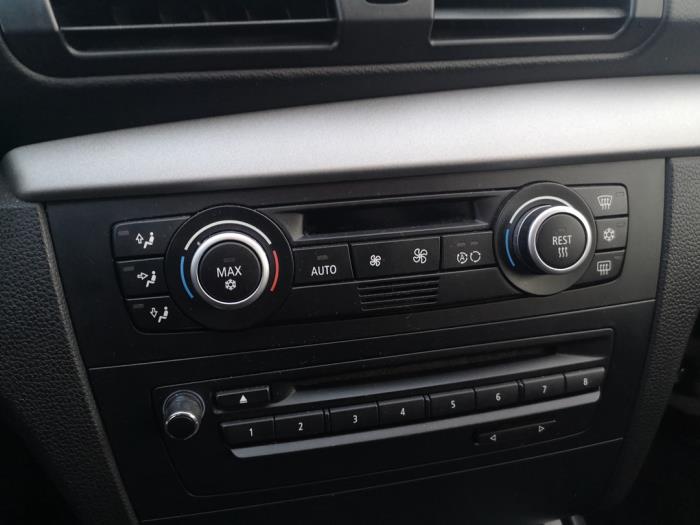 Radio van een BMW 1 serie (E81) 116i 2.0 16V 2009