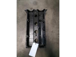 Ventildeckel van een Ford Fiesta 6 (JA8) 1.25 16V 2011