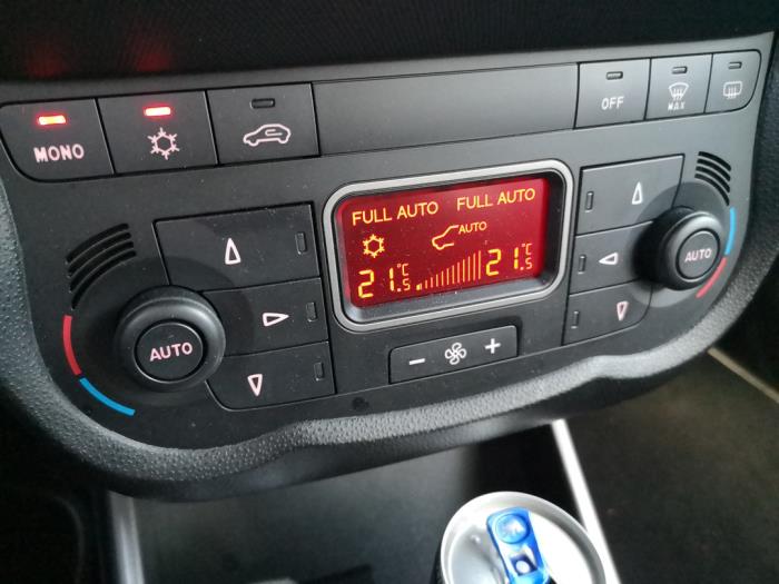 Heater control panel from a Alfa Romeo MiTo (955) 1.6 JTDm 16V 2014