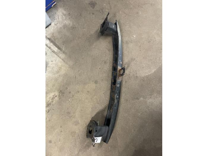 Front bumper frame from a Volkswagen Golf Plus (5M1/1KP) 1.9 TDI 90 2008