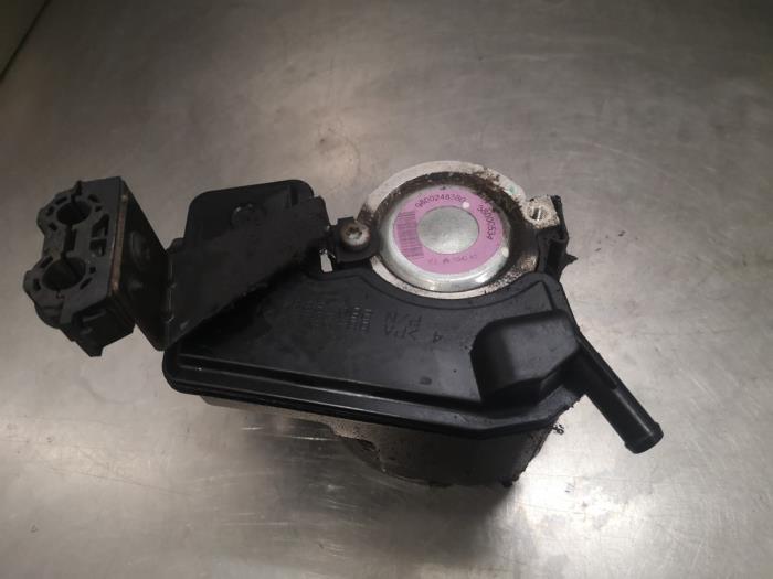 Used Power steering pump Peugeot 206+ (2L/M) 1.1 XR,XS Price on request offered by Bongers Auto-Onderdelen Zeeland