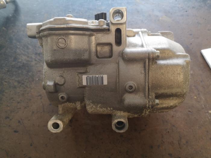 Air conditioning pump Toyota Auris 1.8 16V Hybrid - 0422001031 1ZRFXE DENSO