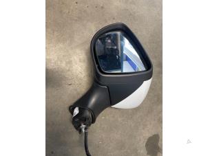 Used Wing mirror, left Renault Clio IV (5R) 0.9 Energy TCE 75 12V Price on request offered by Bongers Auto-Onderdelen Zeeland