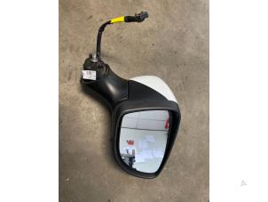 Used Wing mirror, right Renault Clio IV (5R) 0.9 Energy TCE 75 12V Price on request offered by Bongers Auto-Onderdelen Zeeland