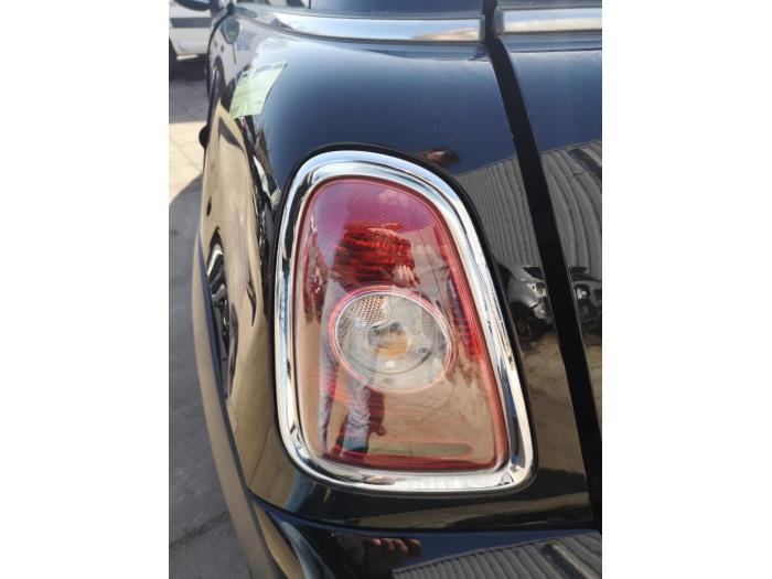 Taillight, left from a MINI Mini (R56) 1.4 16V One 2009